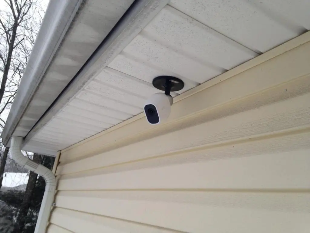 Arlo Pro 2 security cam attached in Outdoor carage