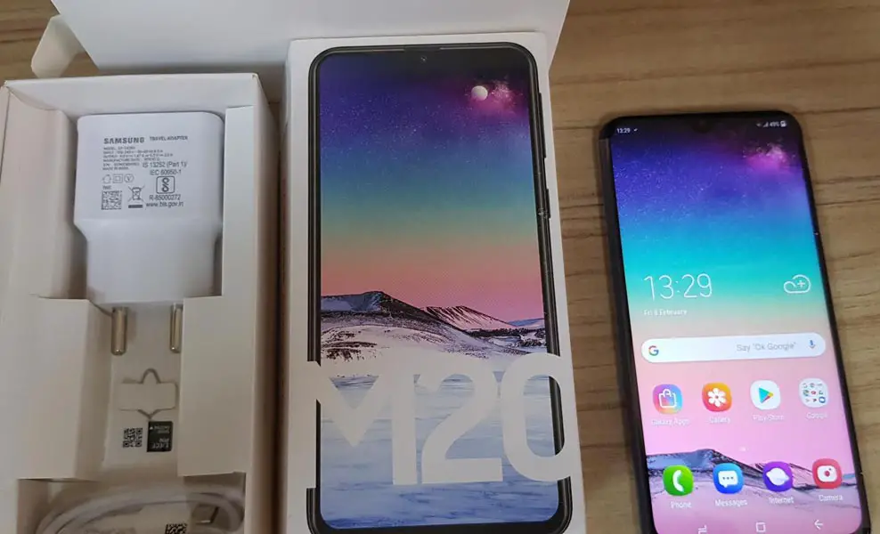 Samsung Galaxy M20 Unboxing