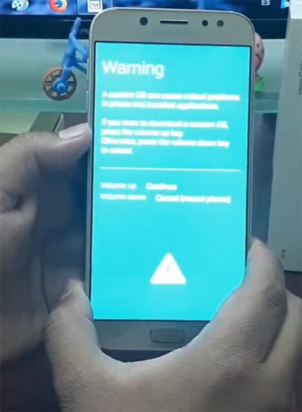 J7 Pro 2017 Download Mode Warning Screen