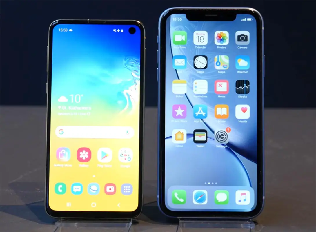 S10e iPhone XR Front