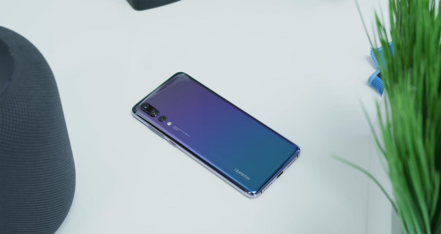 Huawei P20 Pro on Table