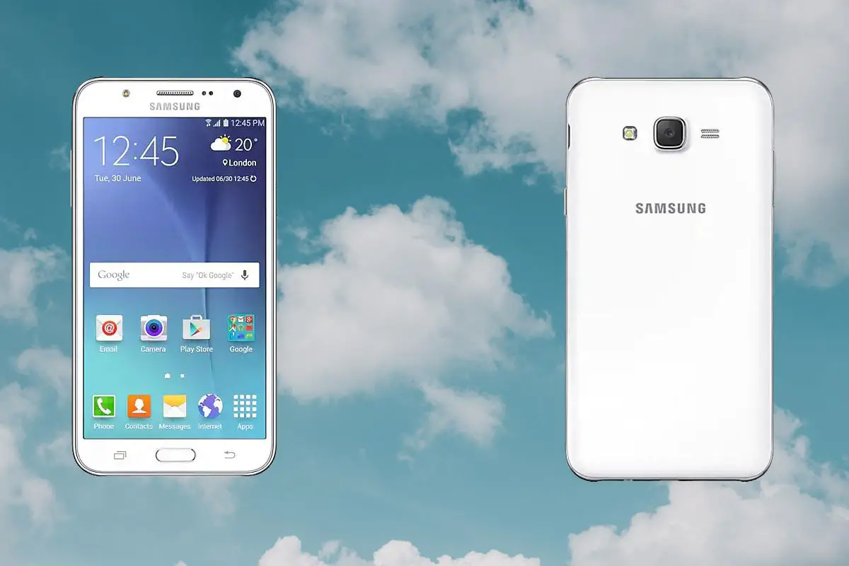 Samsung Galaxy J7 with Sky Background