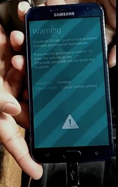Samsung J4 Download Mode Warning Screen
