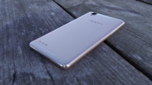 OPPO F1 Back Side on the Wooden Bench