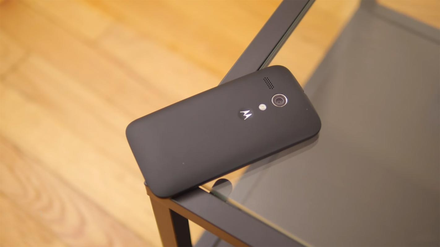 Moto G3 2015 Back Side on the Glass Table