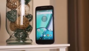 Moto G4 Play on the Table