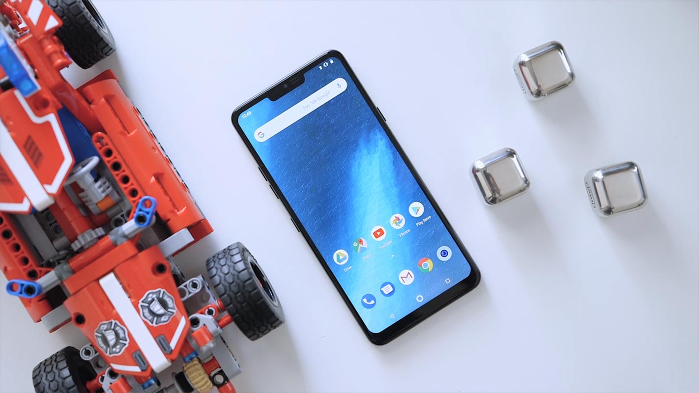 LG G7 One Near Transformers Toy