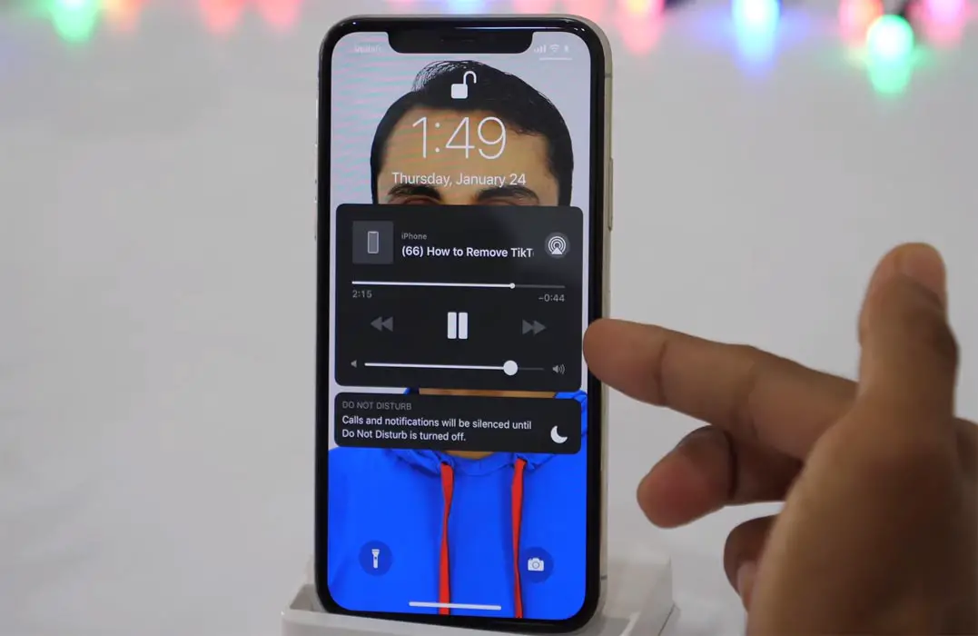 Youtube Audio Playing in iPhone Lock Screen