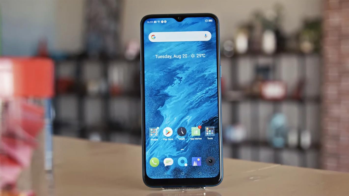 Realme 5 Home screen show on the table
