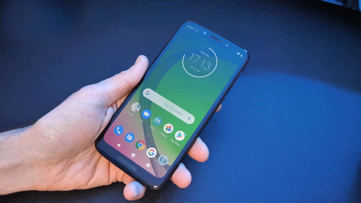 Moto G7 Play in Hands