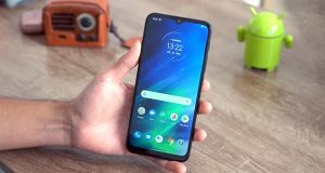 Motorola One Fusion Android 10 Home Screen in the hand