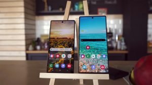 Samsung Galaxy Note 10 and Note 10 Plus on the table