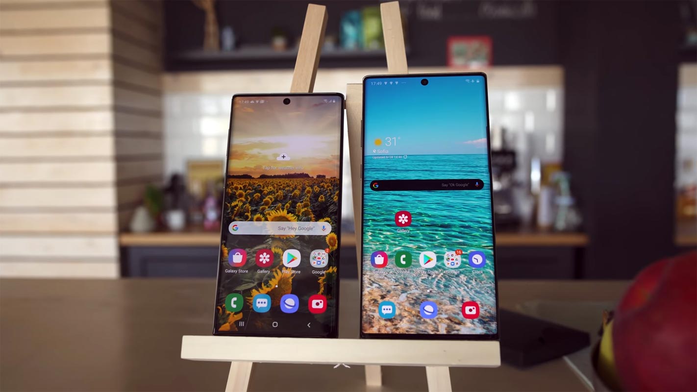 Samsung Galaxy Note 10 and Note 10 Plus on the table