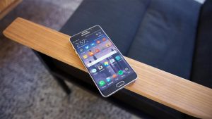 Samsung Galaxy Note 5 Front Side on the Table