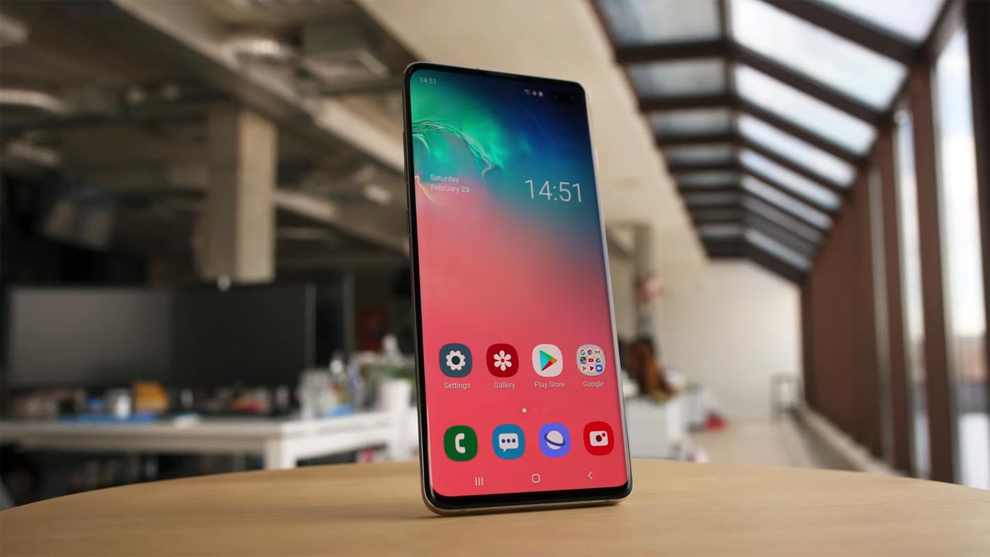 Samsung Galaxy S10 Plus Front Side on the table Boottom Top angle