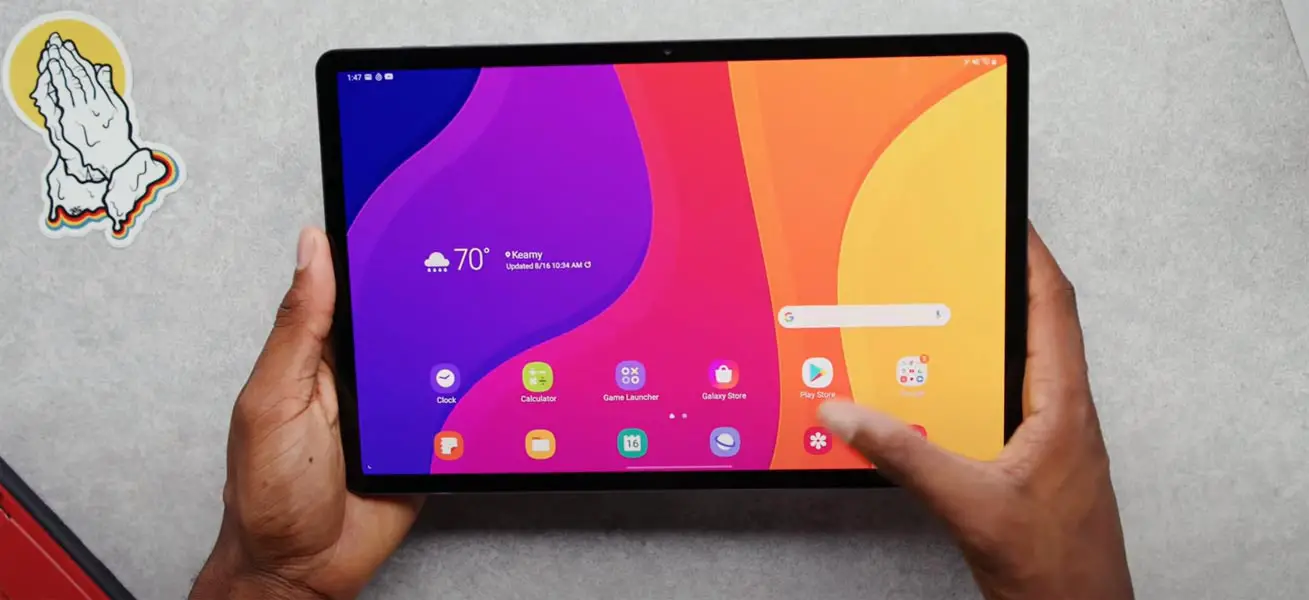 Samsung Galaxy Tab S7 in hand