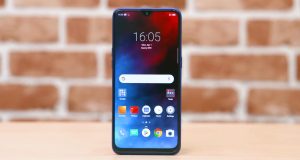 Realme 3 Pro Unlocked screen display on the table