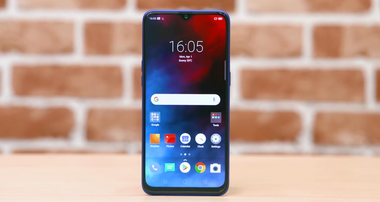 Realme 3 Pro Unlocked screen display on the table