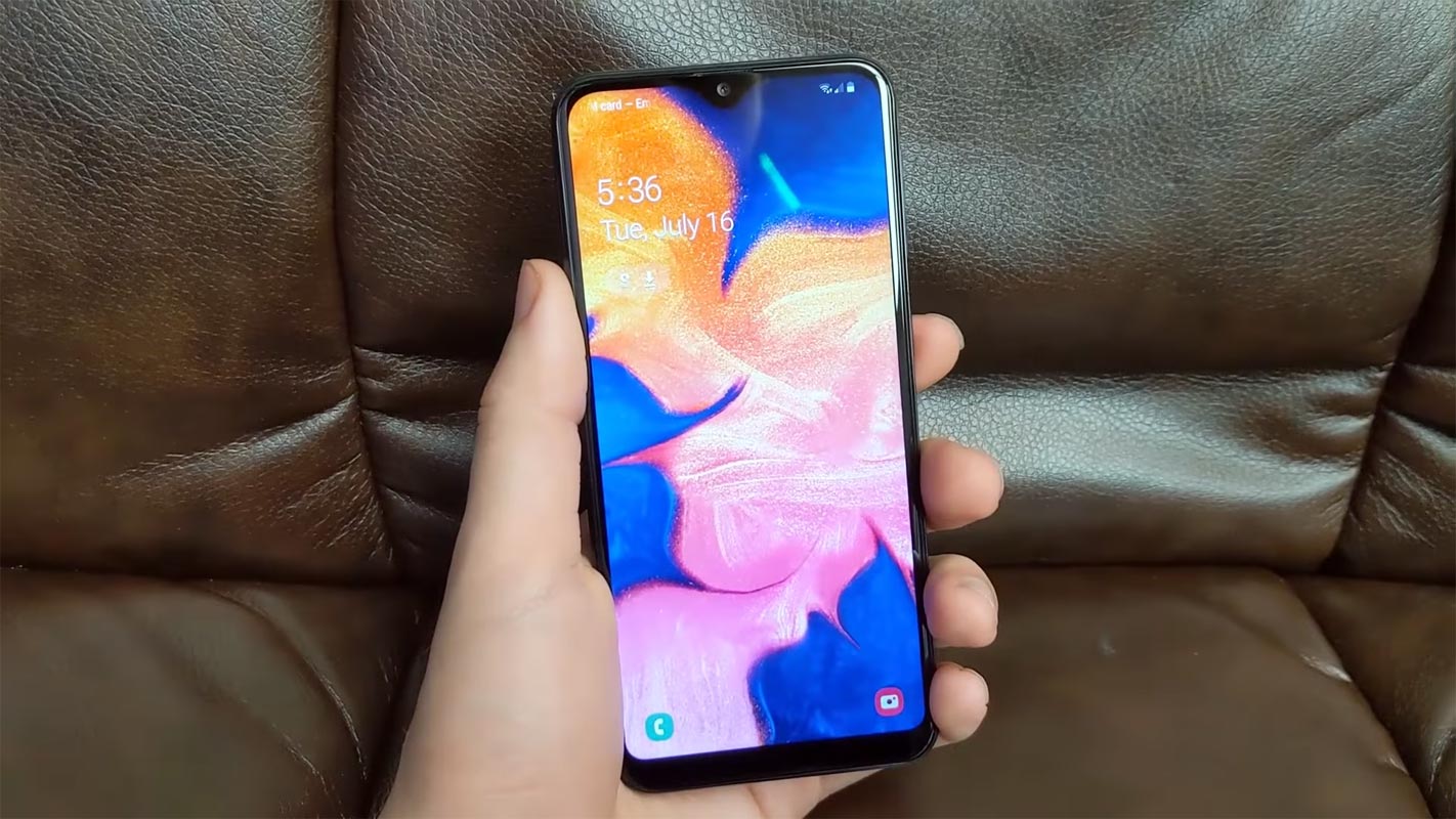 Samsung Galaxy A10e in the hand