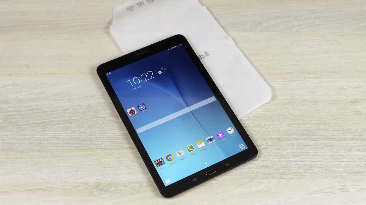 Samsung Galaxy Tab E 9.6 Home Screen on the Table