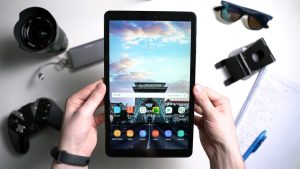 Samsung Galaxy Tab A 10.5 2018 Unlocked Home Screen in hand