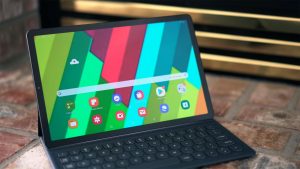 Samsung Galaxy Tab S5e Unlocked Home Screen with Keyboard