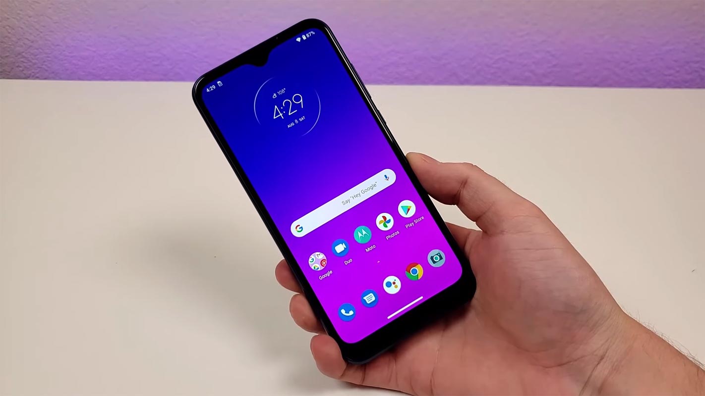 Moto E 2020 Unlocked Home Screen in the hand