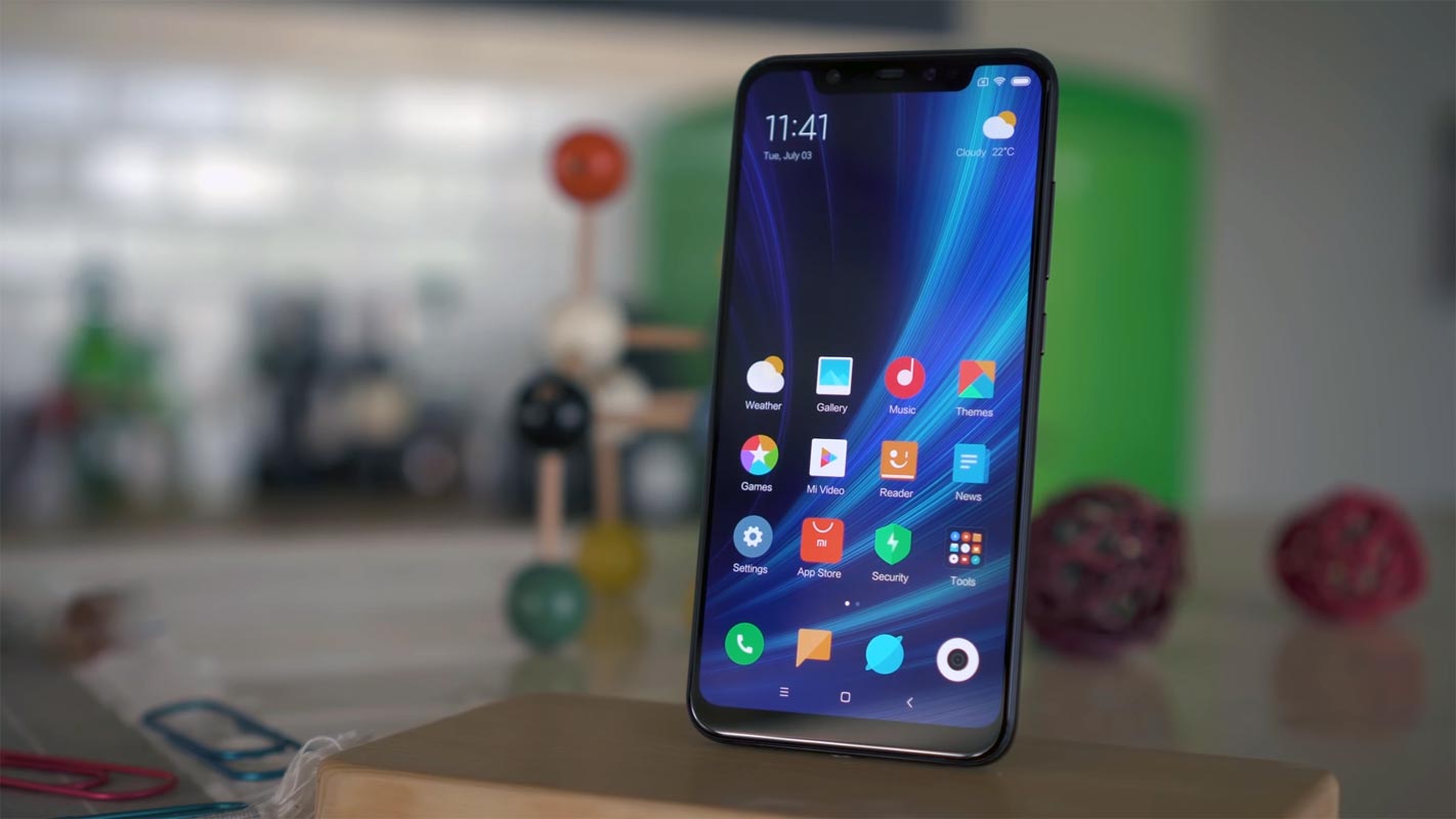 Xiaomi Mi 8 Home Screen on the table