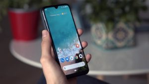 Xiaomi Mi A3 Home Screen Apps in Hand