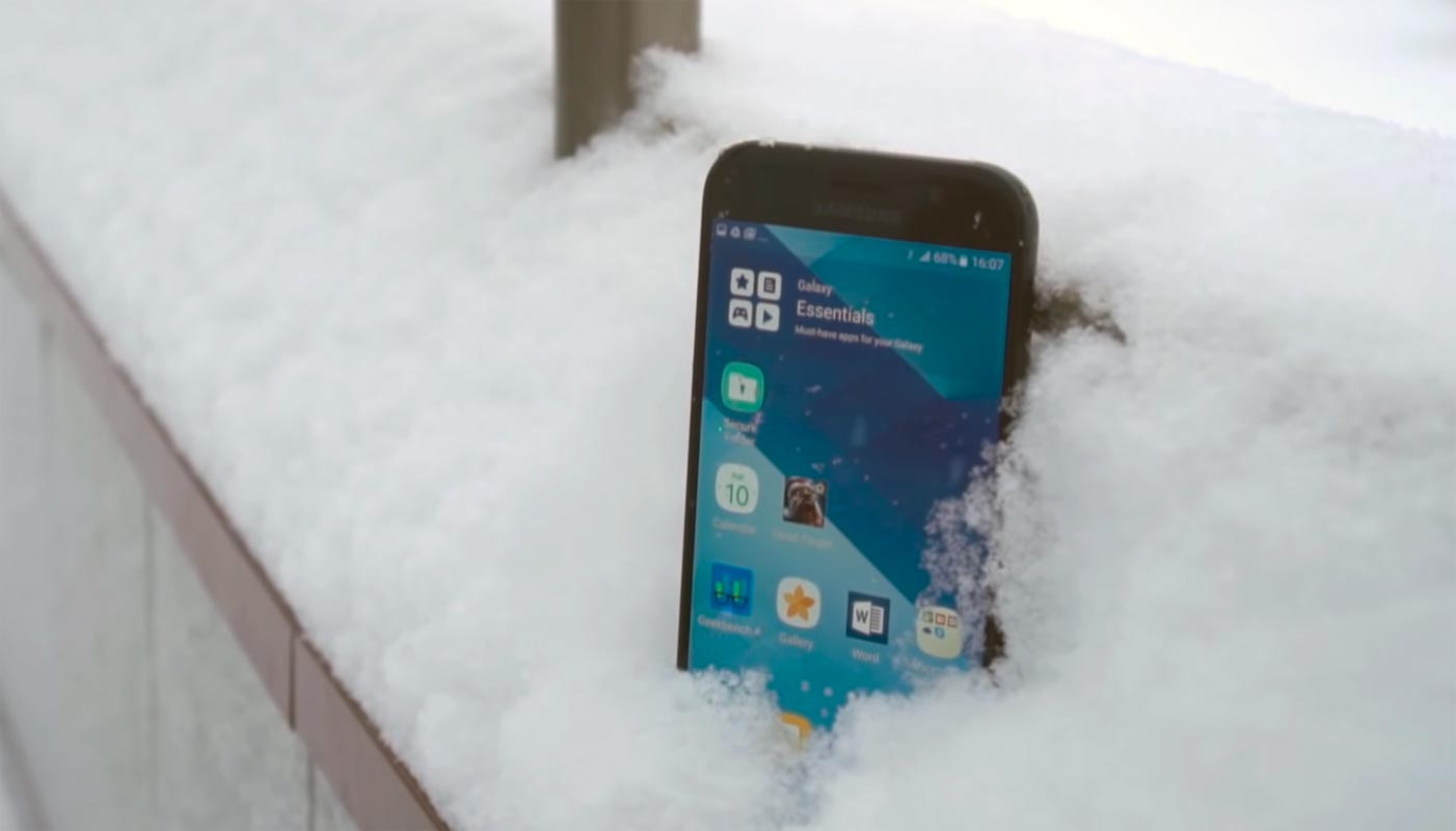 Samsung Galaxy A5 2017 Home Screen with Snow