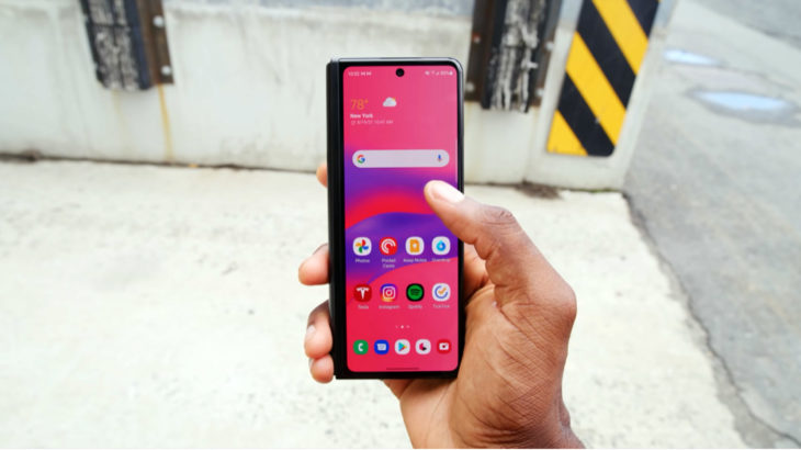 SAMSUNG GALAXY Z FOLD 3 HOME SCREEN