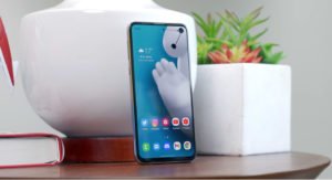 samsung galaxy s10e white baywatch wallpaper