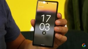 Google Pixel 6a locked Screen in Hand