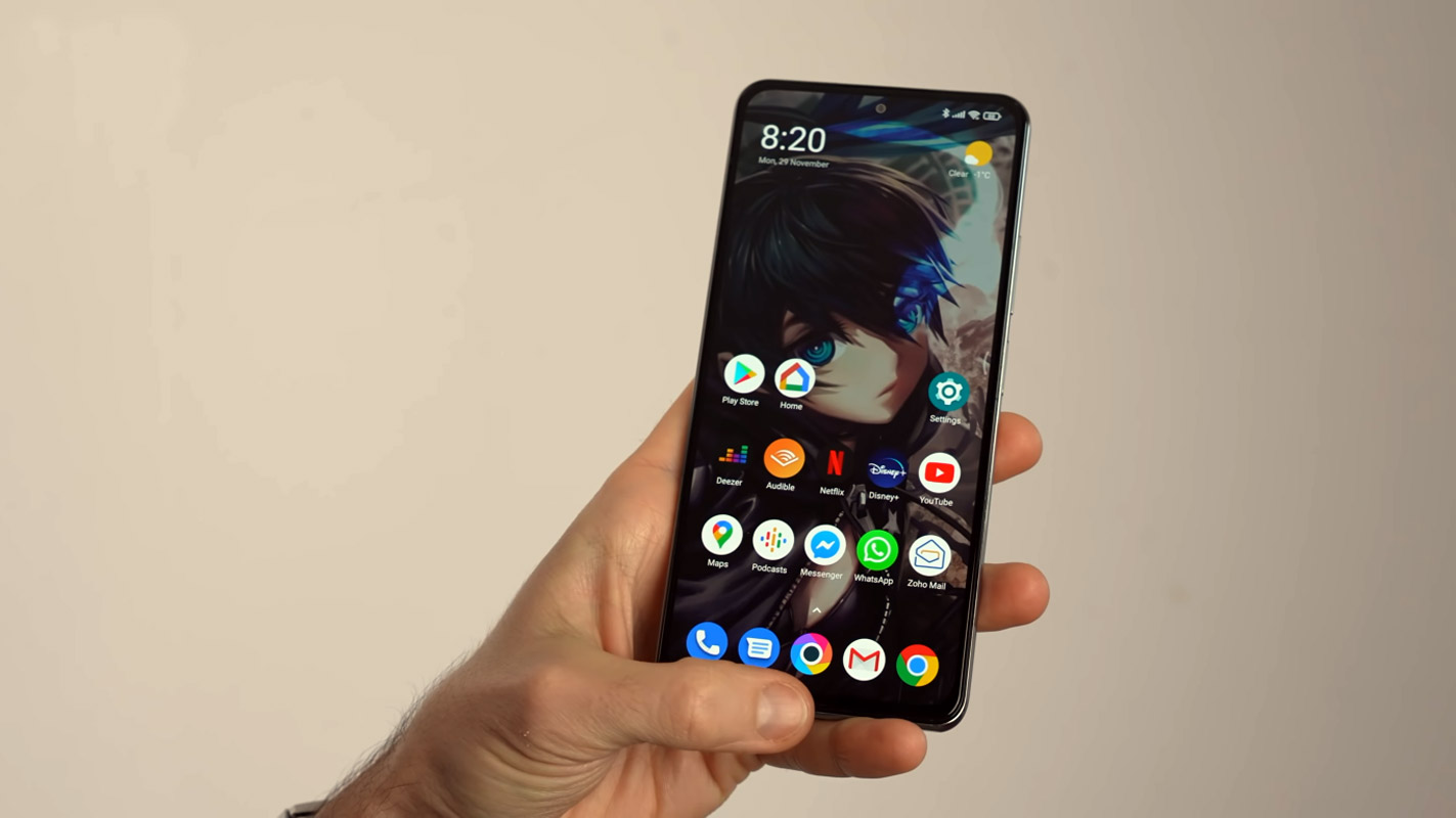 POCO F3 HOME SCREEN IN SINGLE HAND