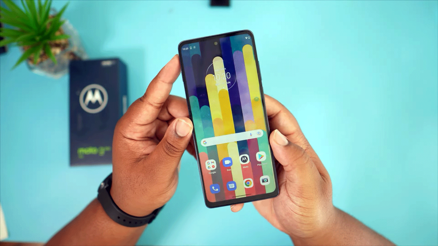 MOTO G200 5G UNLOCK SCREN IN DOUBLE HAND