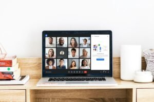 Google Meet Trascribe in Laptop