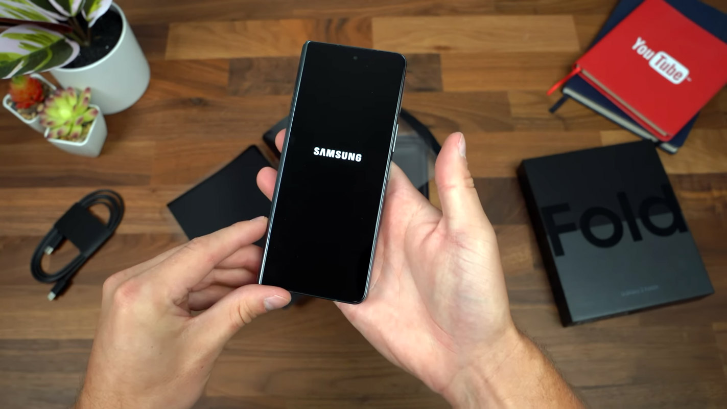 samsung galaxy z fold 4 boot logo