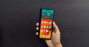 samsung galaxy z fold 3 close screen