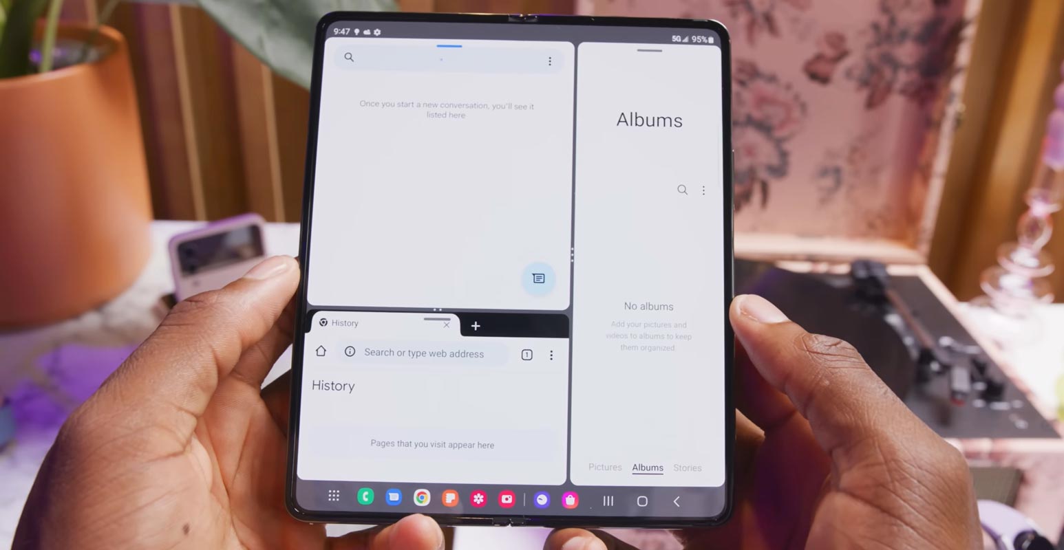 Samsung Galaxy Z Fold 4 5G Split Screens