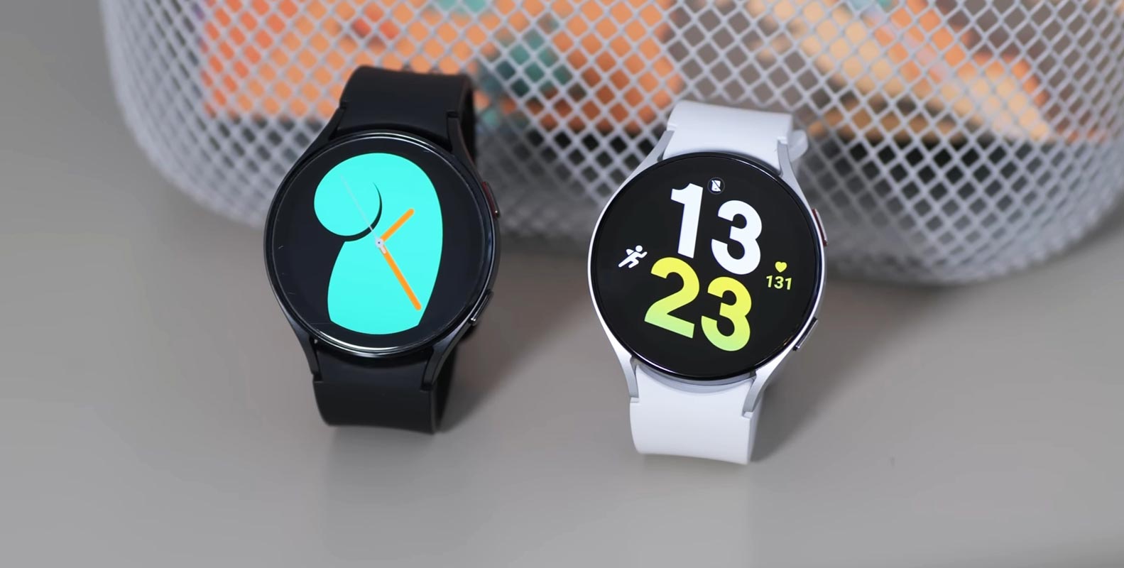 Samusng Galaxy Watch 5 and 4 Display