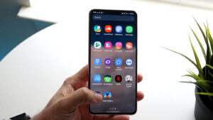samsung-galaxy-s21-apps-menu-indoor