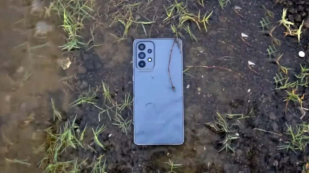 samsung galaxy a73 mobile in water