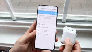 samsung galaxy s20 with airpods