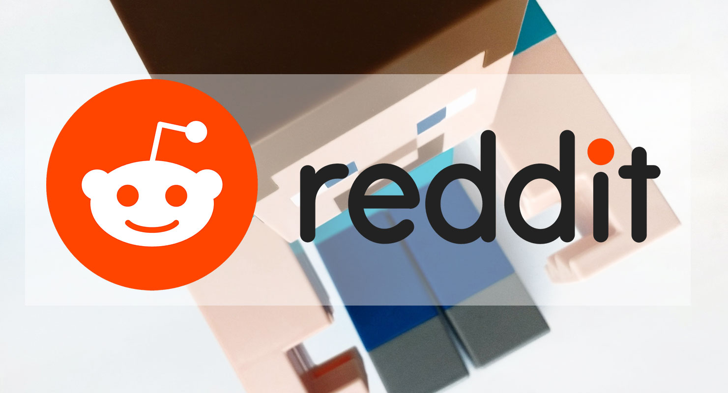 Minecarft with Reddit Logo