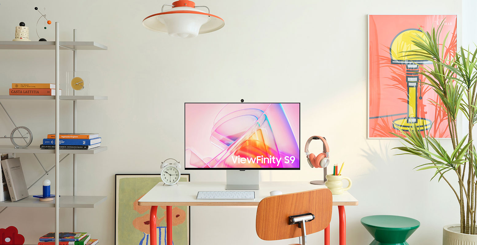 Samsung 27-inch 5K Monitor Infinity S9 on the Table