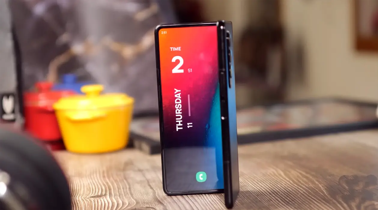 samsung galaxy z fold 5 alone