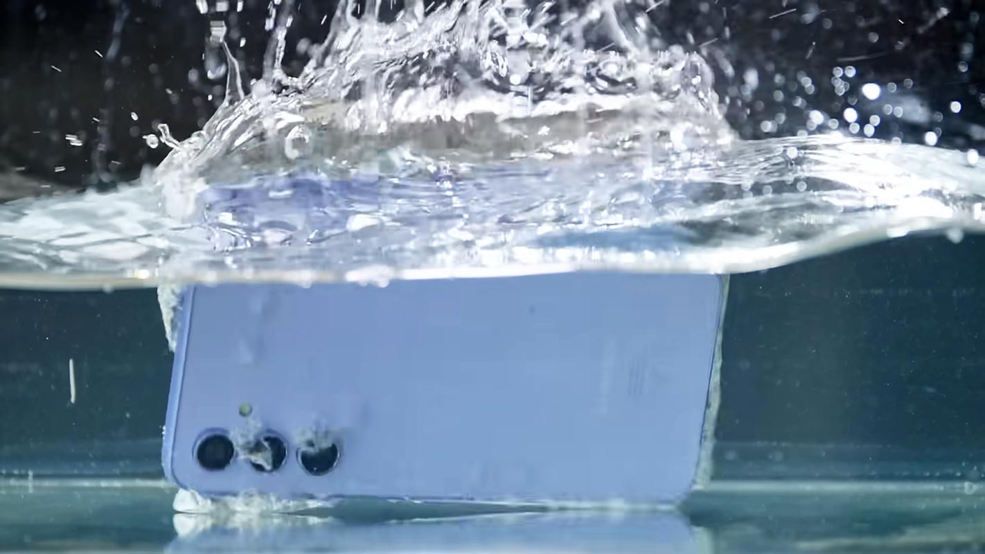 Samsung Galaxy A54 5G in Water