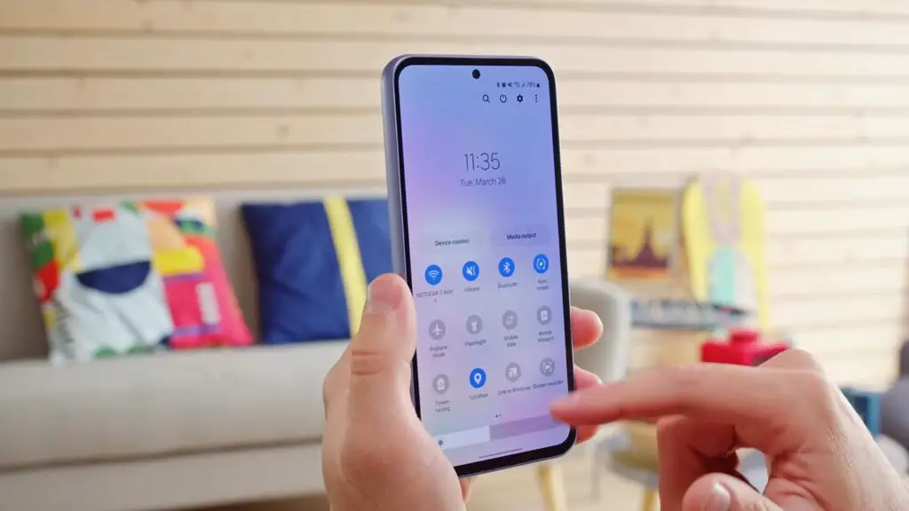 Samsung Galaxy A54 5G Android 14 Notification Bar